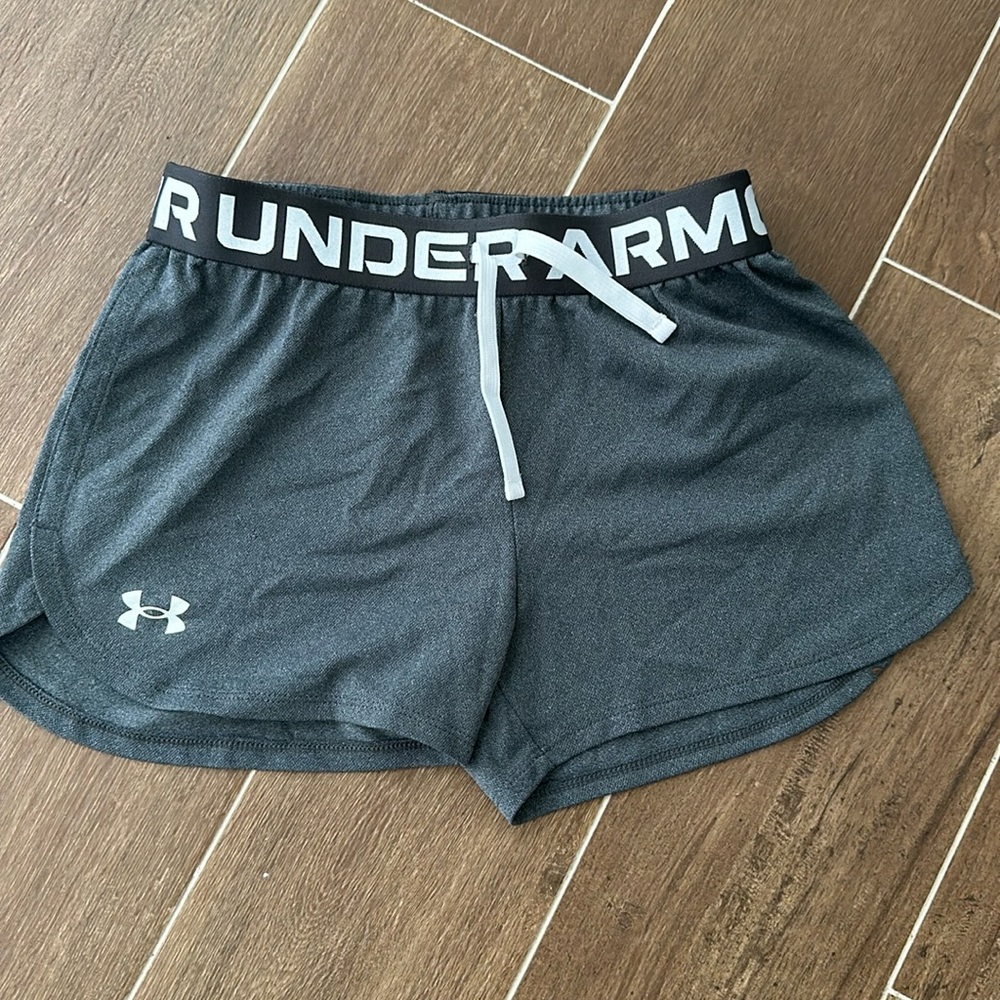 Under Armour Youth Medium shorts. Gray, excellent condition.